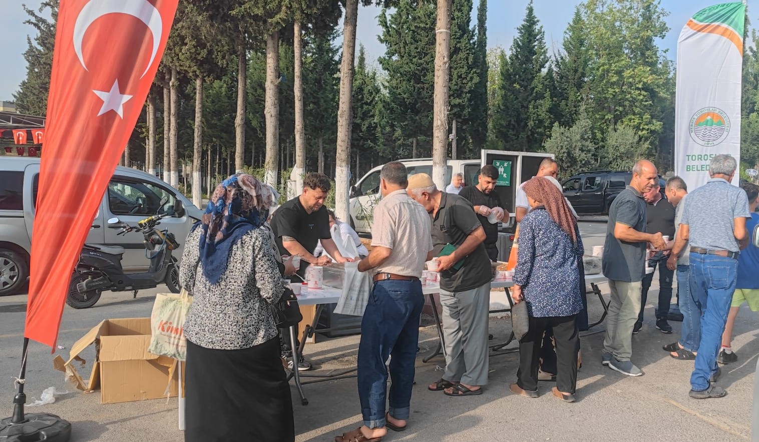 BAŞKAN YILDIZ, VATANDAŞLARLA BAYRAMLAŞTI, KURBAN KESİM YERLERİNİ ZİYARET ETTİ
