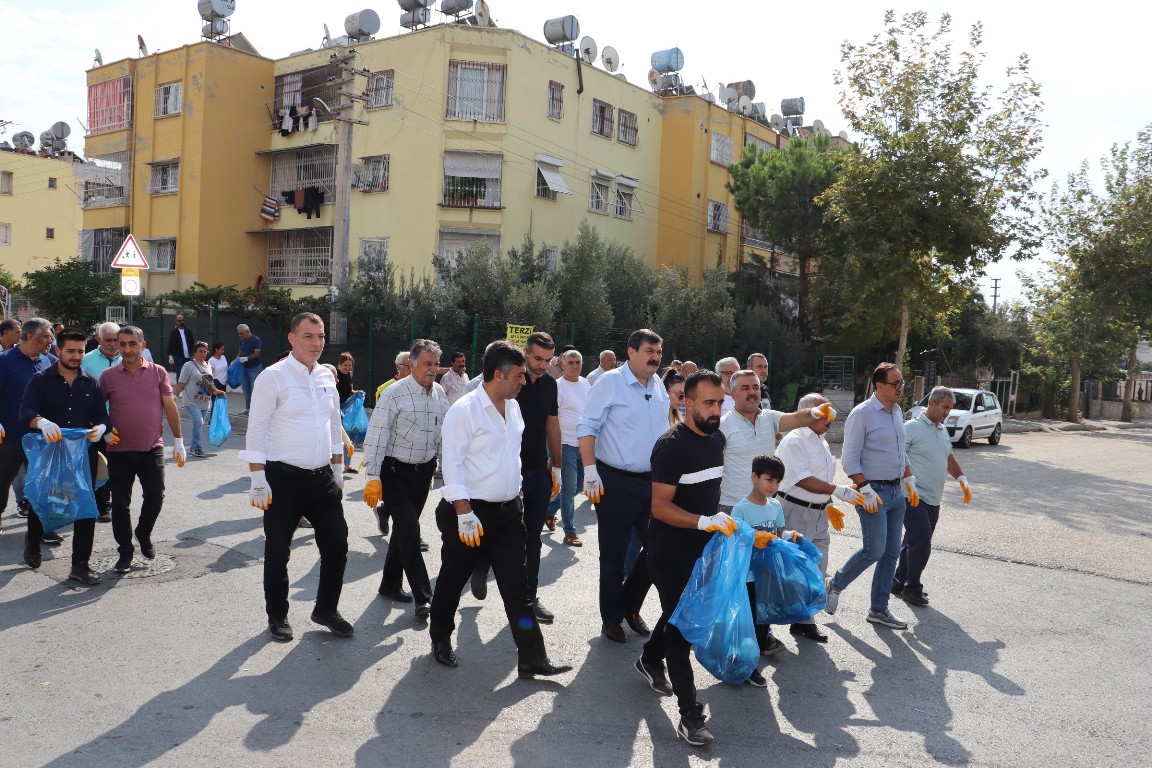 BAŞKAN YILDIZ, TEMİZLİK KAMPANYASI İÇİN YİNE SOKAKLARDAYDI