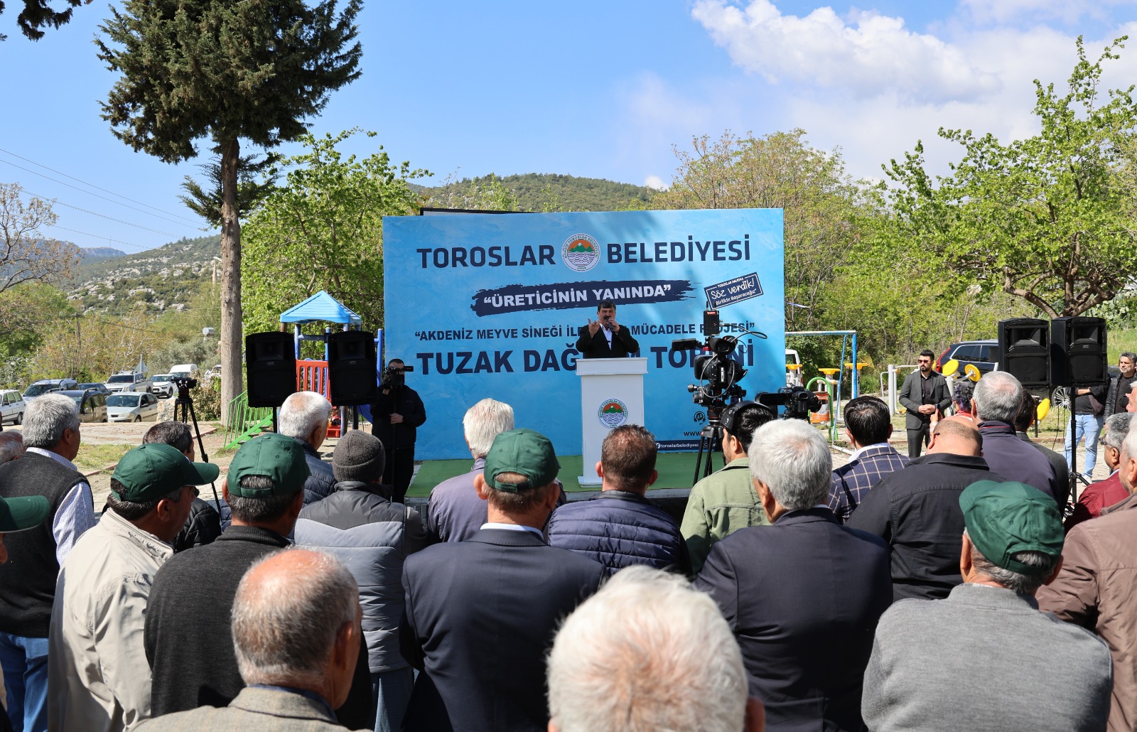 TOROSLAR BELEDİYESİNDEN ÇİFTÇİYE DESTEK