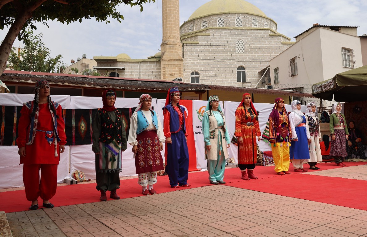 BAŞKAN YILDIZ, TOROSLAR’IN KADIN ÜRETİCİLERİYLE ANNELER GÜNÜ ETKİNLİĞİNDE BULUŞTU