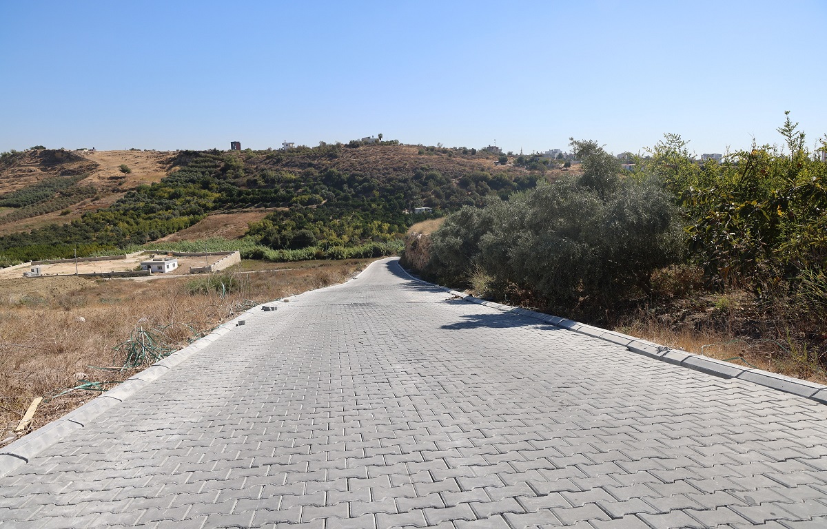 TOROSLAR’DA YOLLAR YENİLENİYOR, ULAŞIM RAHATLIYOR