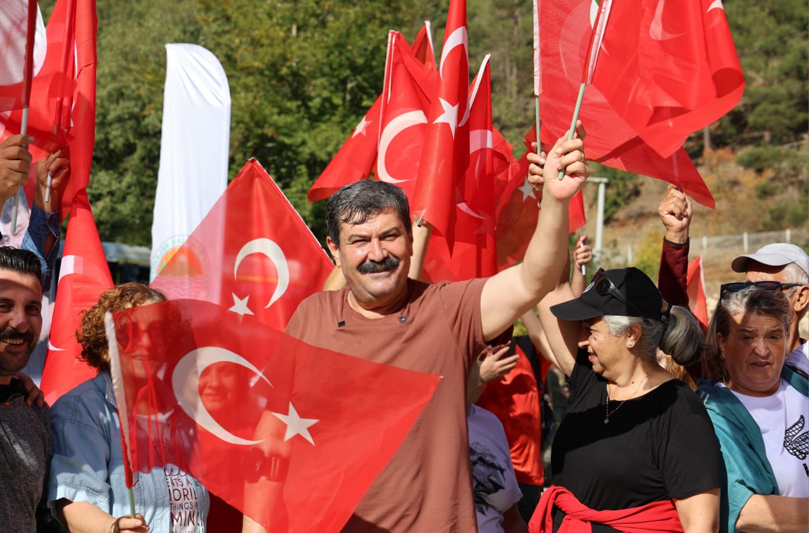 TOROSLAR’DA CUMHURİYET DOĞA YÜRÜYÜŞÜ COŞKUYLA GERÇEKLEŞTİ