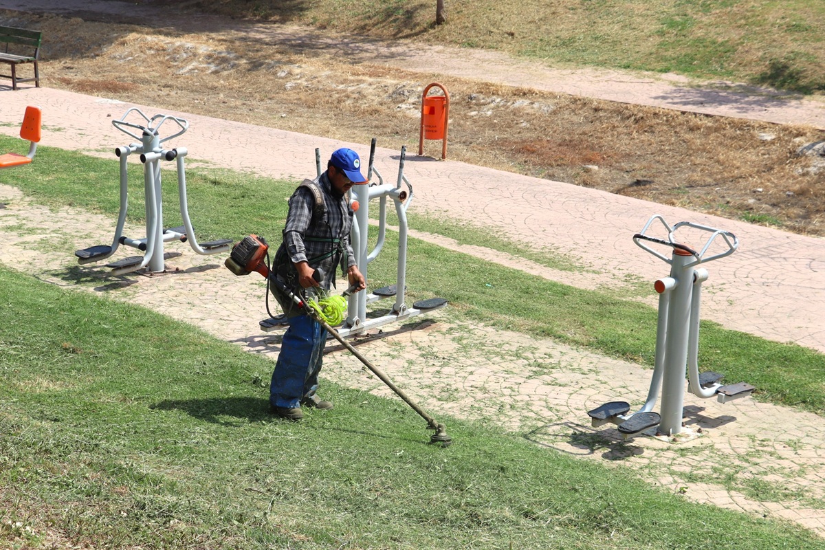 TOROSLAR’IN PARK VE YEŞİL ALANLARI BAKIMDAN GEÇİYOR - Görsel 4