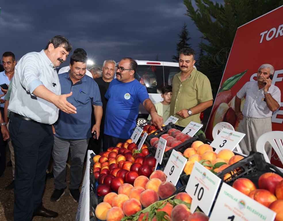TOROSLAR BELEDİYESİ ŞEFTALİ HASAT ŞENLİĞİ DÜZENLEDİ