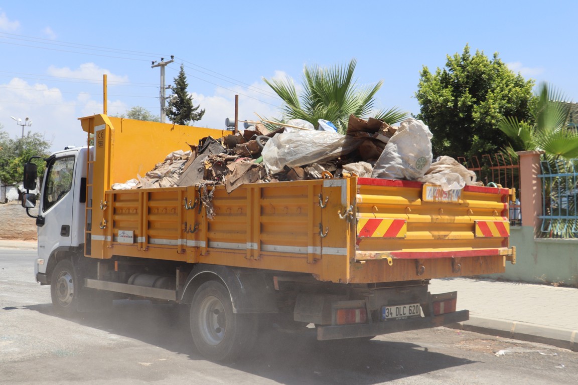 TOROSLAR BELEDİYESİ, ÇÖP EVDEN 7 KAMYON ATIK ÇIKARDI