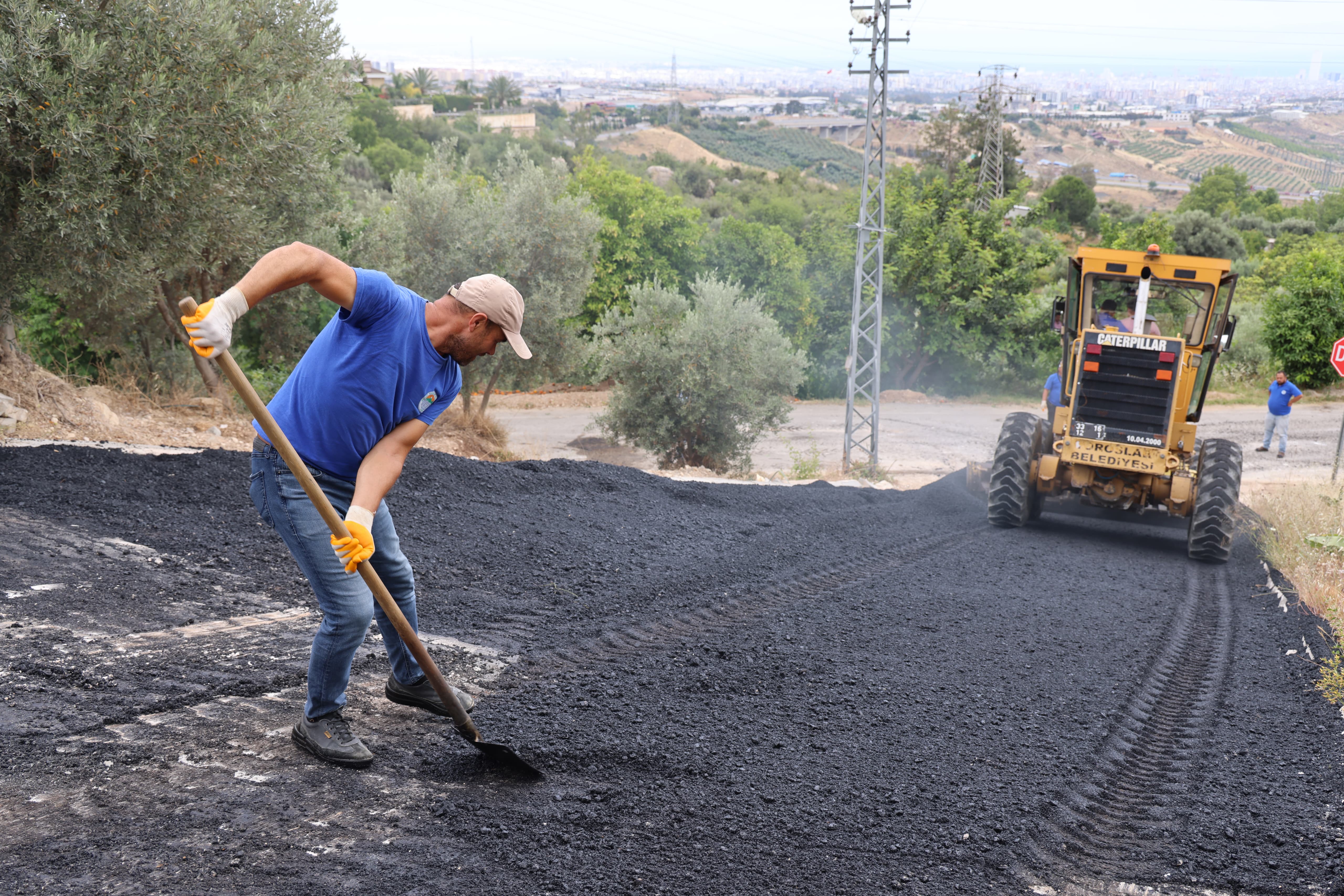 TOROSLAR’DA YOLLAR YENİLENİYOR