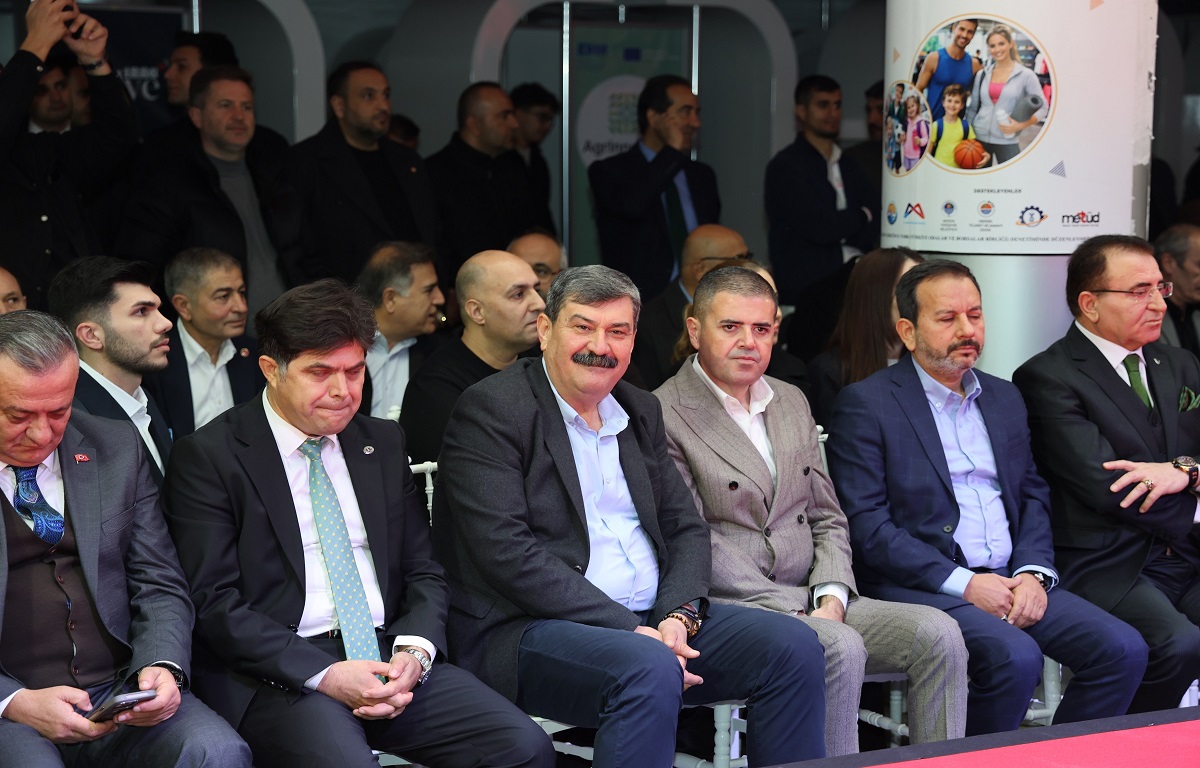 BAŞKAN YILDIZ, AKDENİZ ULUSLARARASI TEKSTİL FUARI’NDA SEKTÖR PAYDAŞLARIYLA GÖRÜŞTÜ