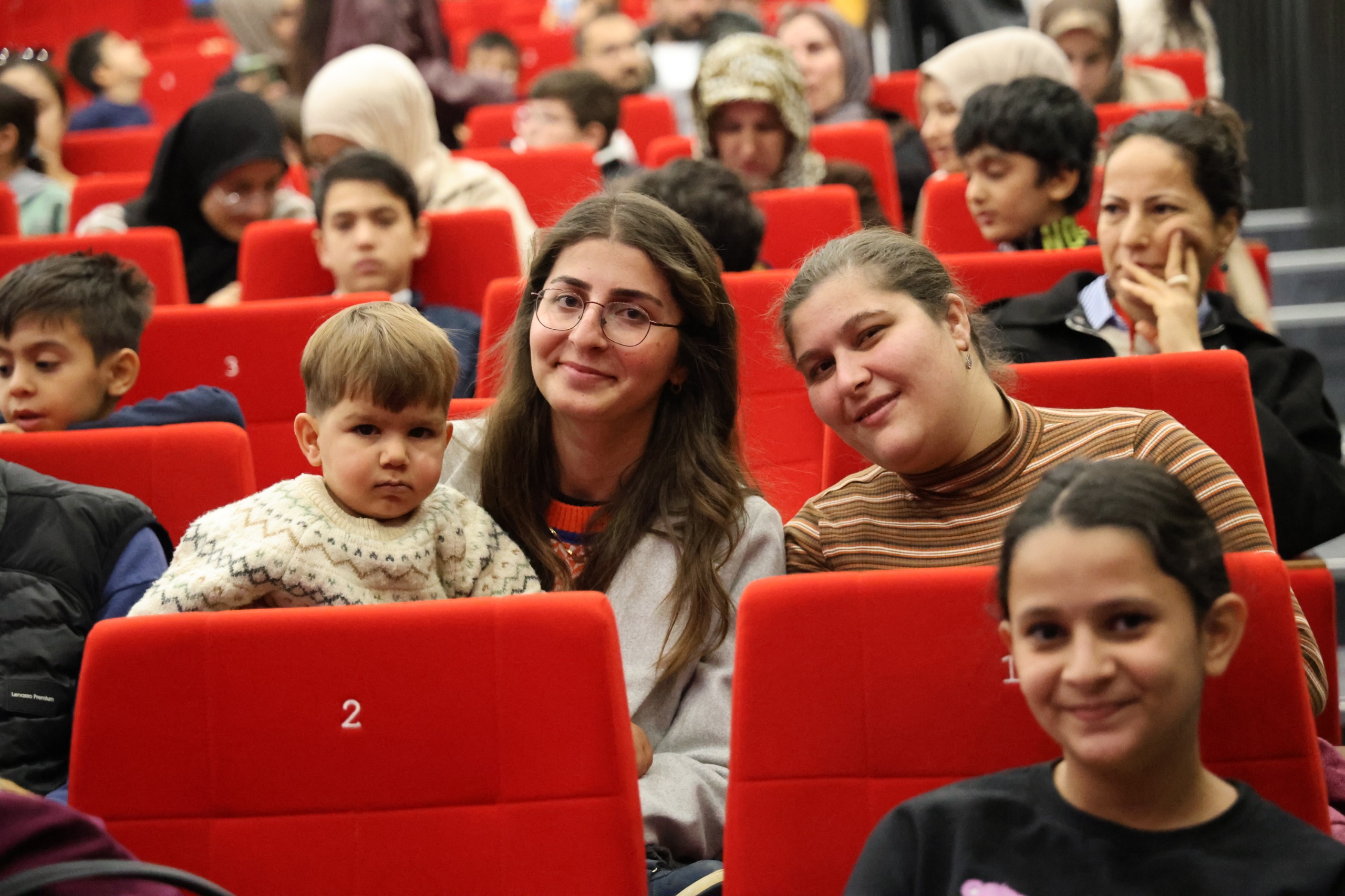 TOROSLAR BELEDİYESİNDEN ÇOCUKLARA SÖMESTR HEDİYESİ: “TATİL BAŞLASIN, PERDE AÇILSIN”