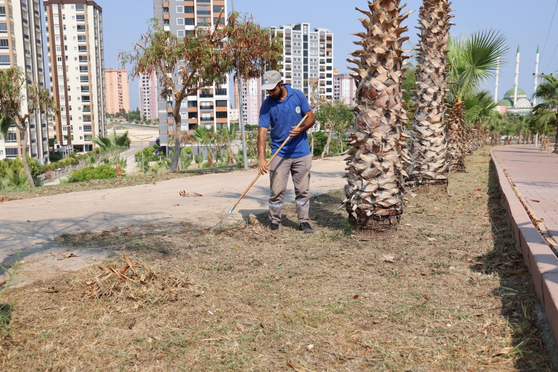 TOROSLAR BELEDİYESİ YEŞİL ALANLARDA YENİLEME VE BAKIM ÇALIŞMALARINI SÜRDÜRÜYOR
