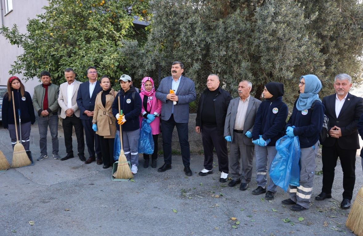 TOROSLAR BELEDİYESİ "MAHALLEDE TEMİZLİK VAR" KAMPANYASINA ÇAVUŞLU MAHALLESİ'NDE DEVAM ETTİ