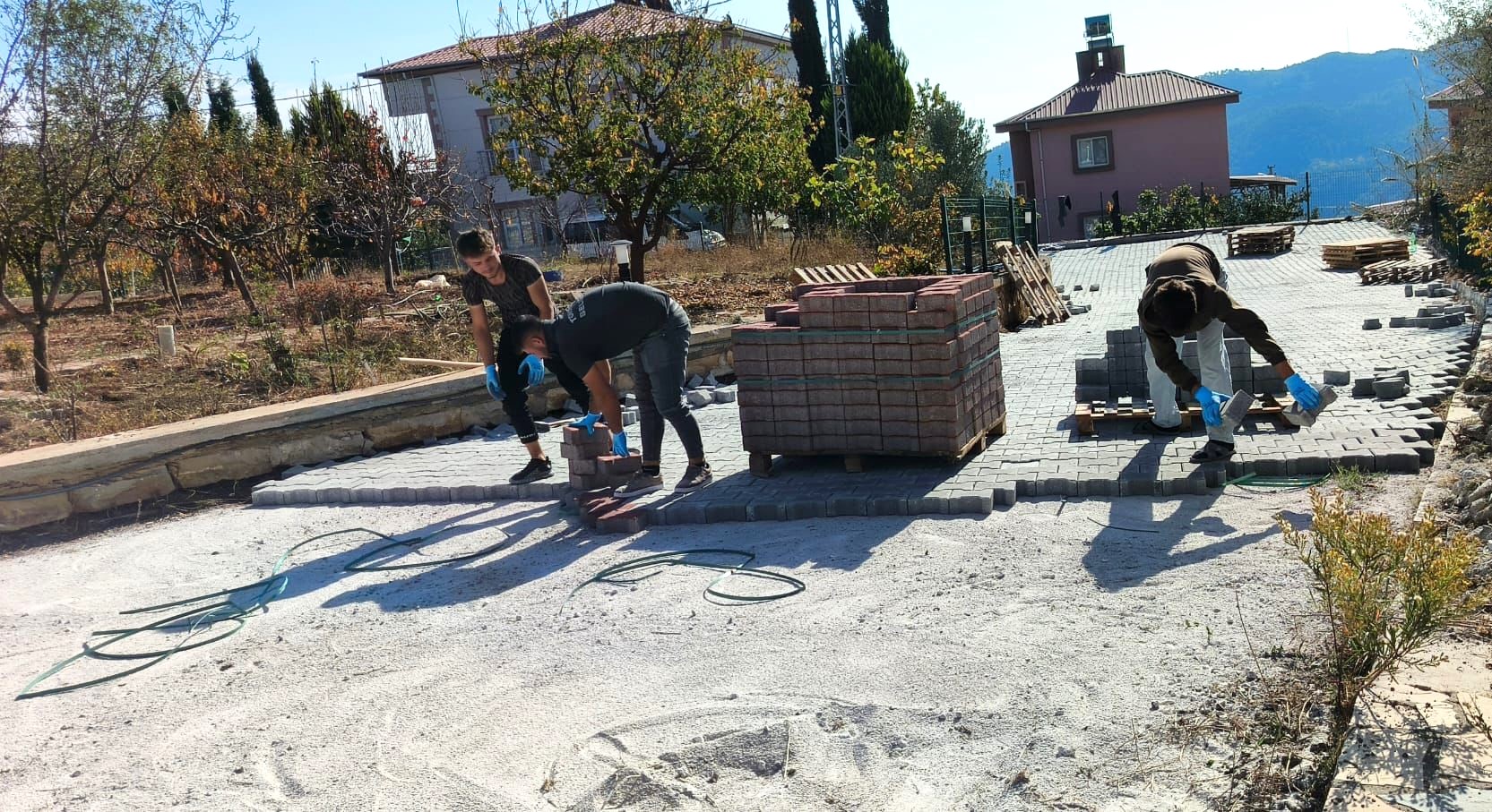 TOROSLAR BELEDİYESİ YAYLA YOLLARINI YENİLİYOR