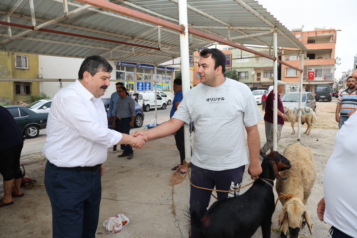 BAŞKAN YILDIZ, VATANDAŞLARLA BAYRAMLAŞTI, KURBAN KESİM YERLERİNİ ZİYARET ETTİ