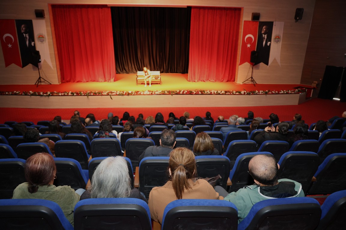 KADINA YÖNELİK ŞİDDETLE MÜCADELE, SANATIN GÜÇLÜ DİLİYLE ANLATILDI