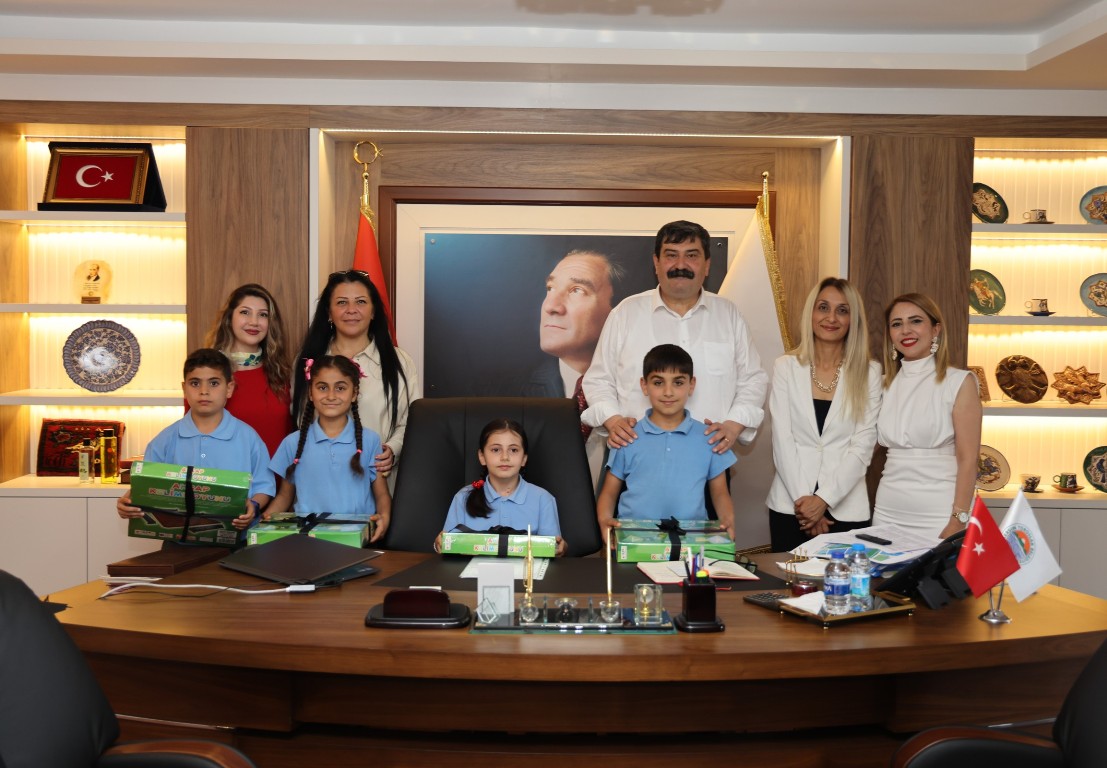 BAŞKAN YILDIZ, 23 NİSAN’DA KOLTUĞUNU MİNİK EYLÜL’E BIRAKTI