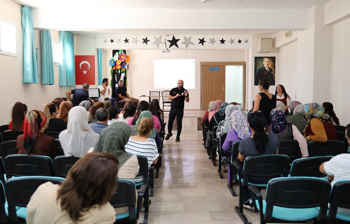 TOROSLAR’DA “EN İYİ NARKOTİK POLİSİ ANNE” PROJESİ İLE MADDE BAĞIMLILIĞI EĞİTİMİ