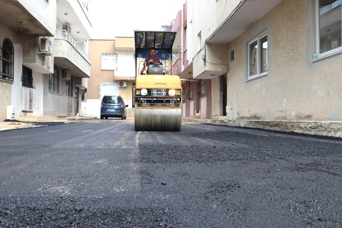 TOROSLAR’DA YOL ASFALT BAKIM ÇALIŞMALARI DEVAM EDİYOR
