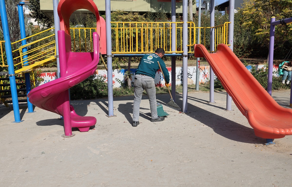 TOROSLAR BELEDİYESİNDEN AĞAÇLARA KIŞ BAKIMI