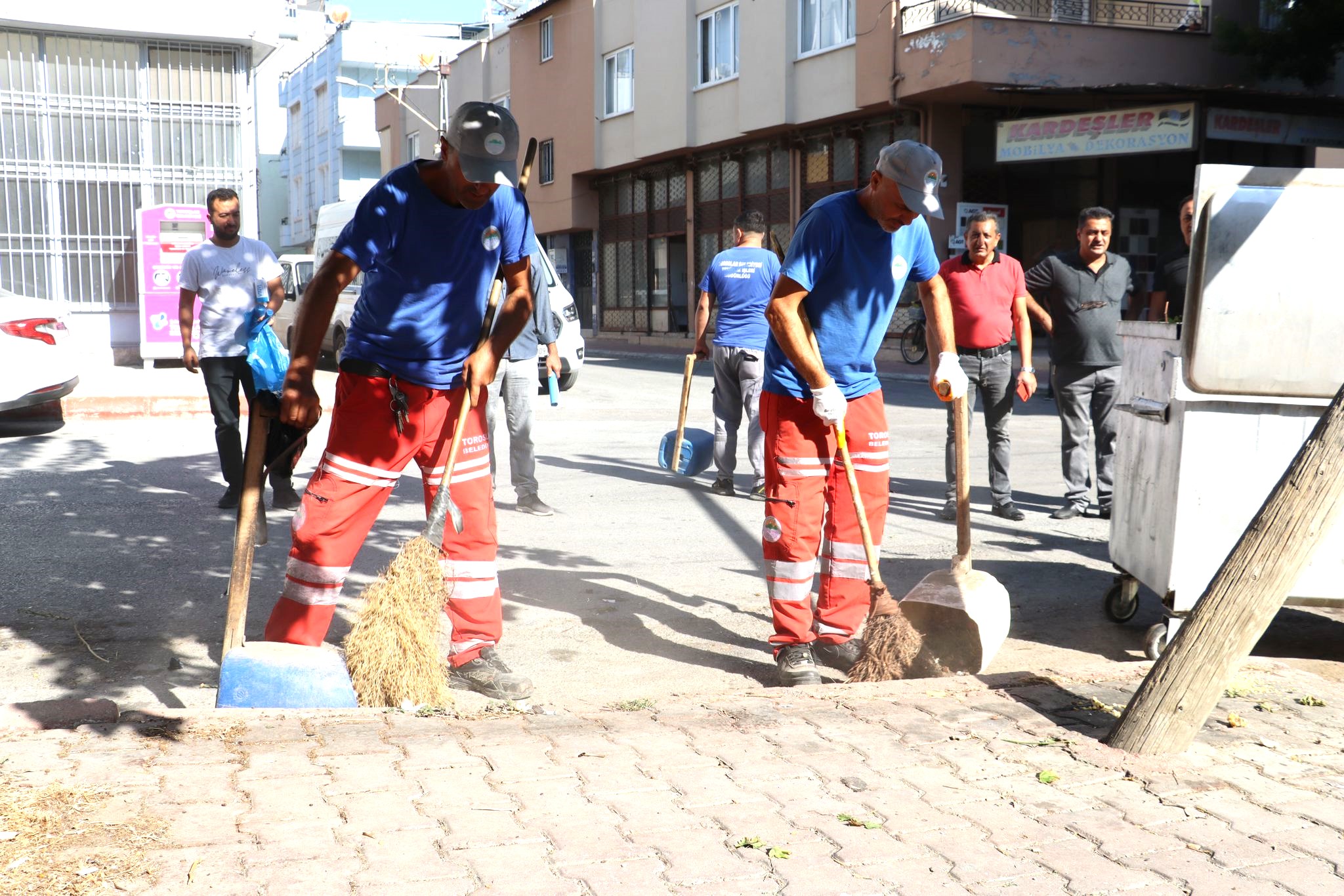 TOROSLAR’DA DİP KÖŞE TEMİZLİK DEVAM EDİYOR
