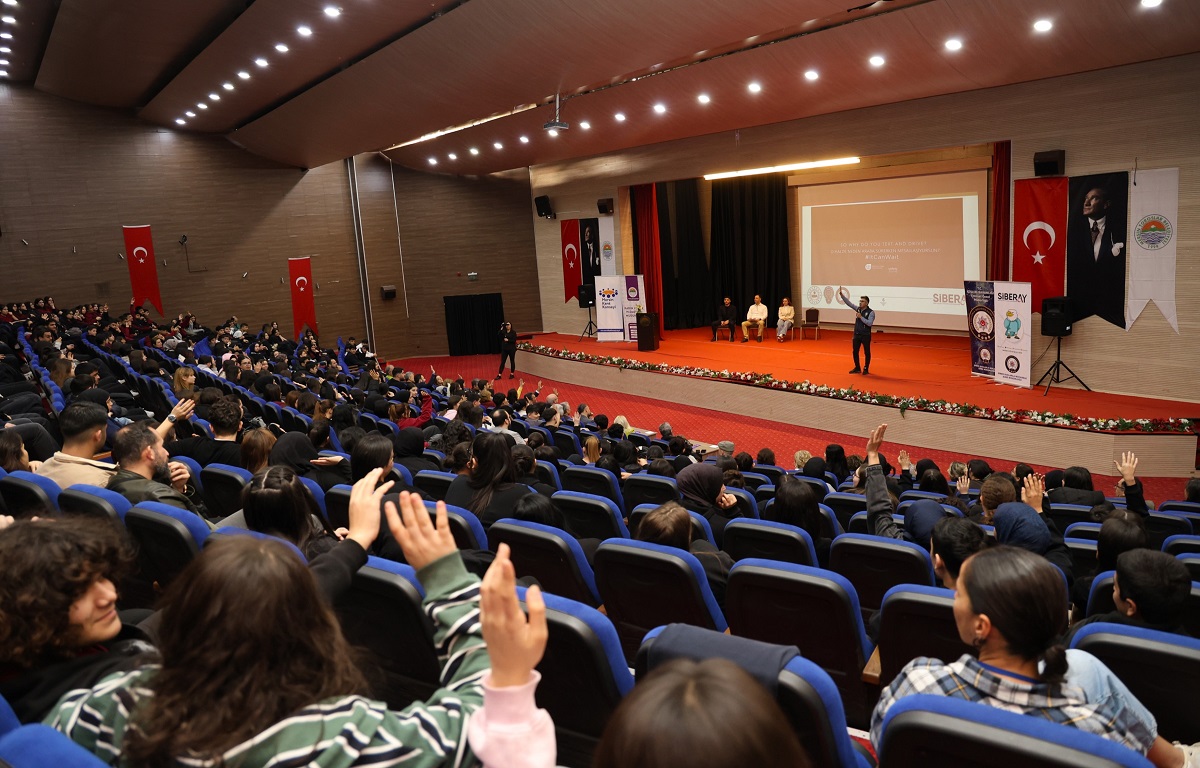 TOROSLAR’DA ÖĞRENCİLERE SİBER SUÇLAR VE DİJİTAL TEHLİKELER ANLATILDI