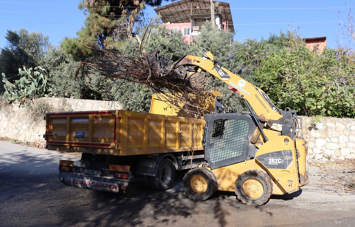 TOROSLAR BELEDİYESİNDEN MAHALLELERDE KAPSAMLI TEMİZLİK ÇALIŞMASI