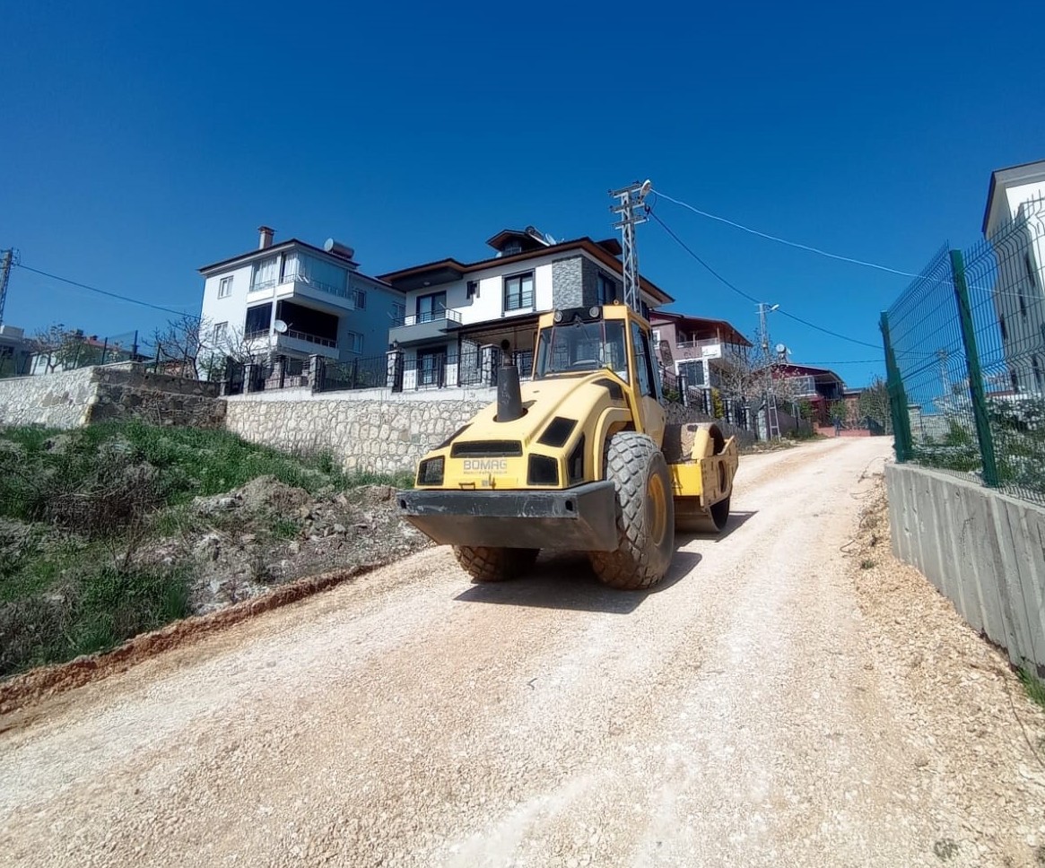 TOROSLAR BELEDİYESİNDEN YOLLARA YENİ DOKUNUŞ