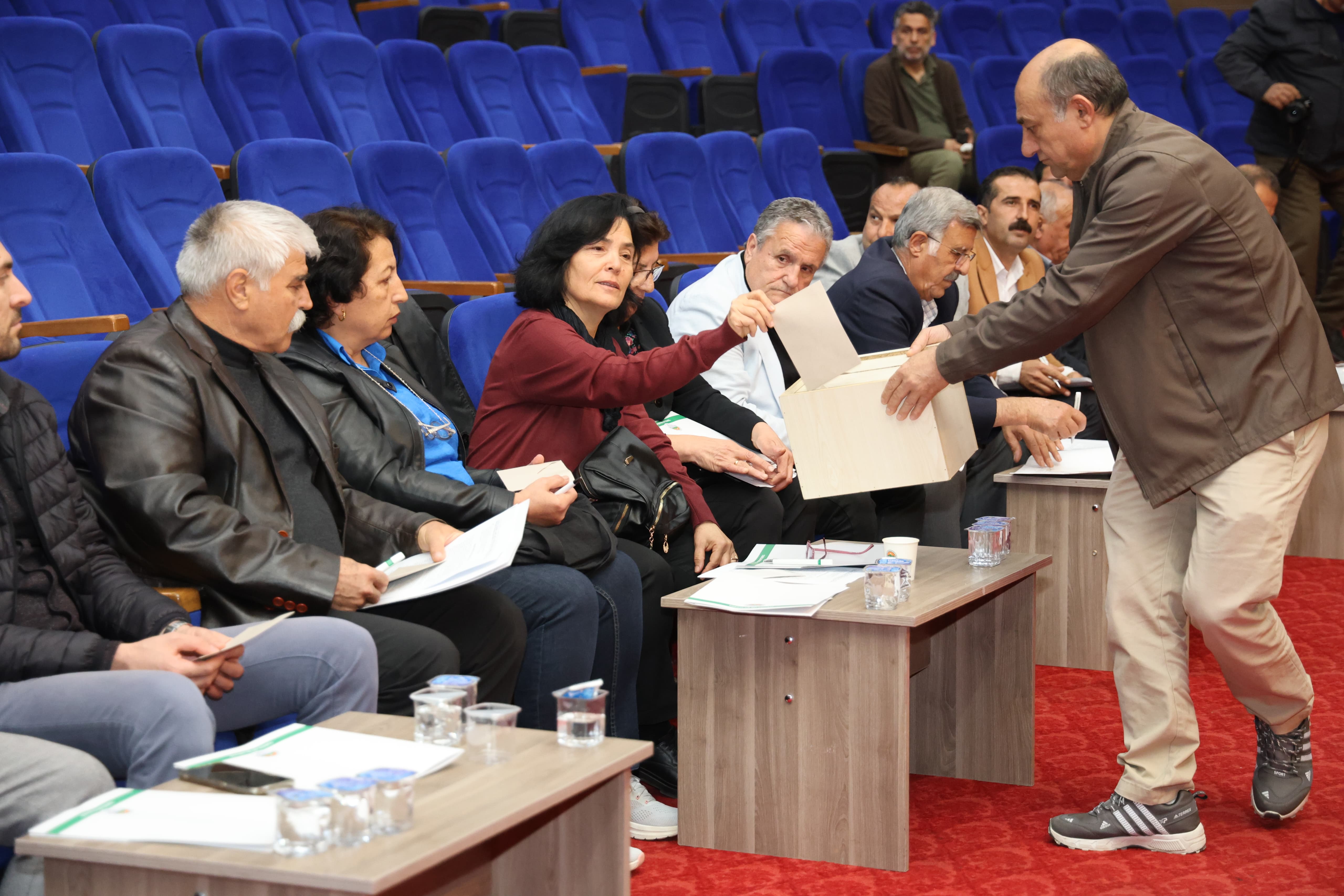 TOROSLAR BELEDİYE BAŞKANI YILDIZ: BELEDİYENİN ARAÇLARINI REHİNDEN KURTARDIK