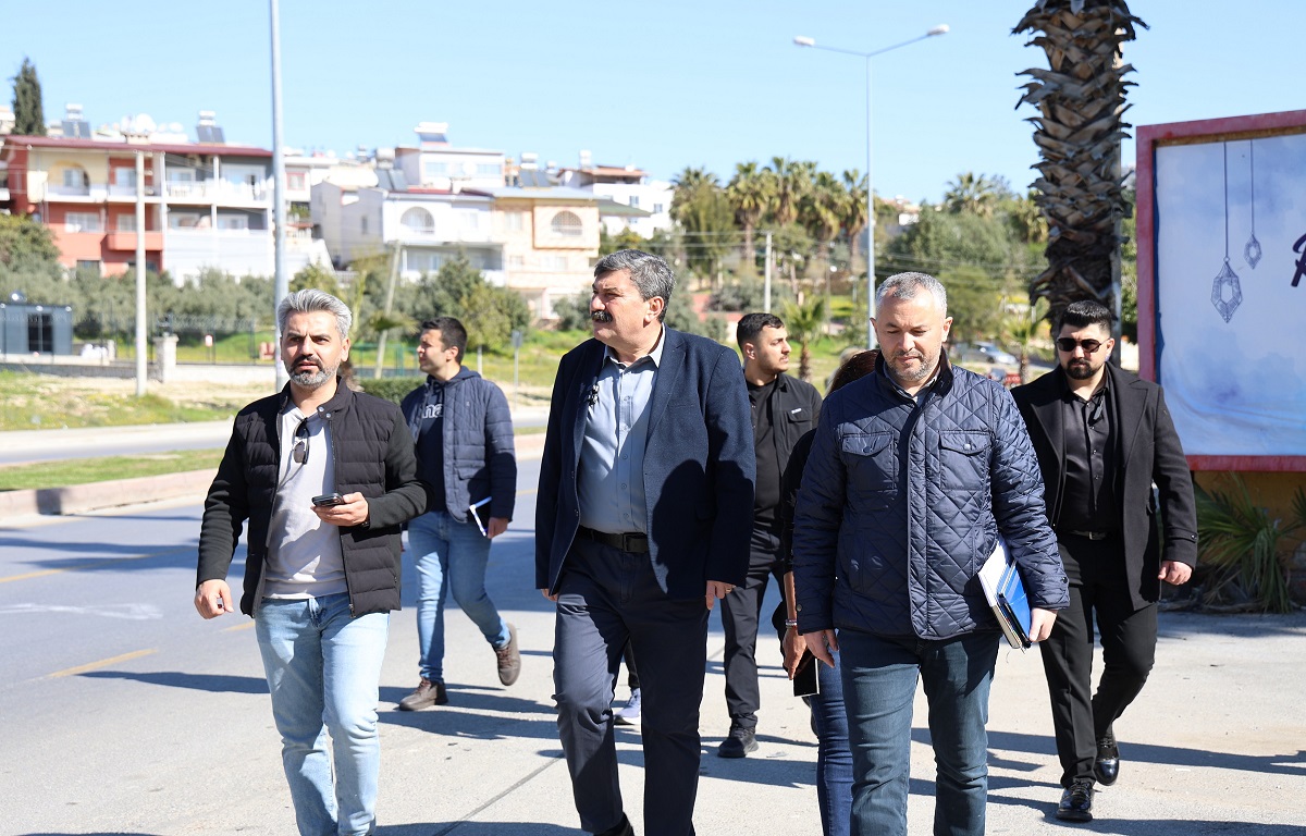 TOROSLAR’DA KAMUSAL ALANLAR İŞGALDEN TEMİZLENİYOR