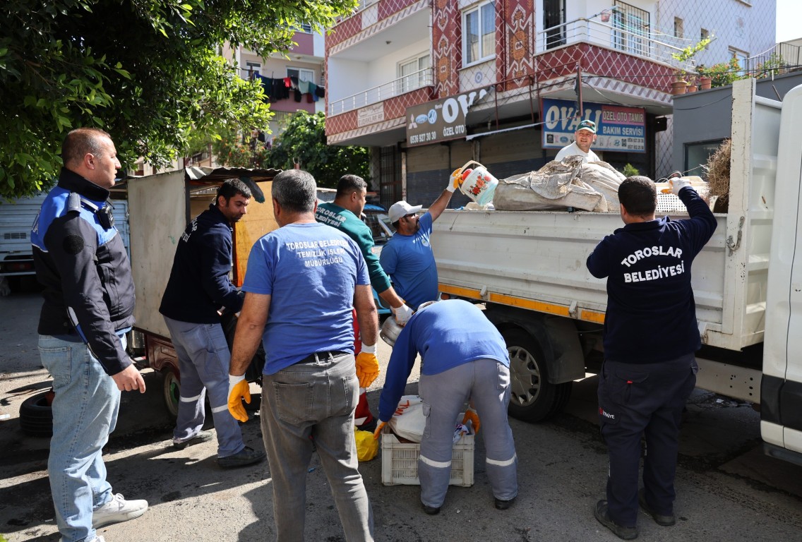 TOROSLAR ZABITASI HALK SAĞLIĞINI TEHDİT EDEN ÜRÜNLERİ TOPLADI