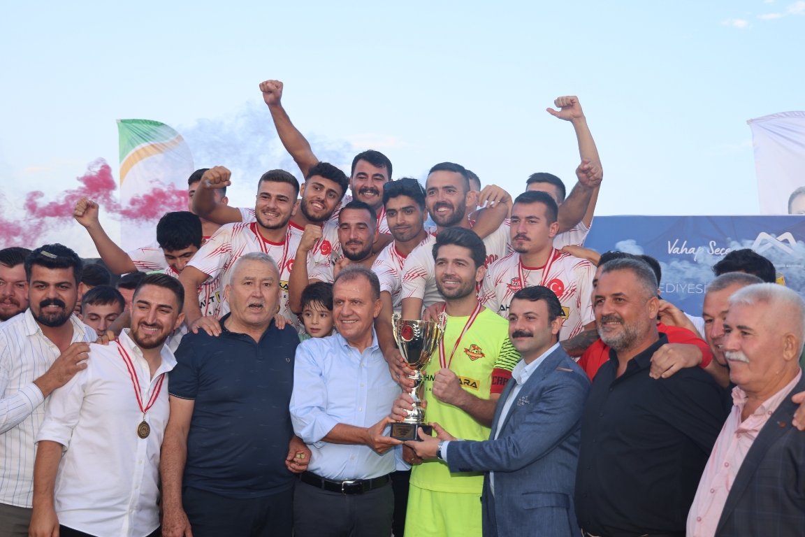 TOROSLAR’DA ZAFER KUPASININ ŞAMPİYONU BURHAN SPOR