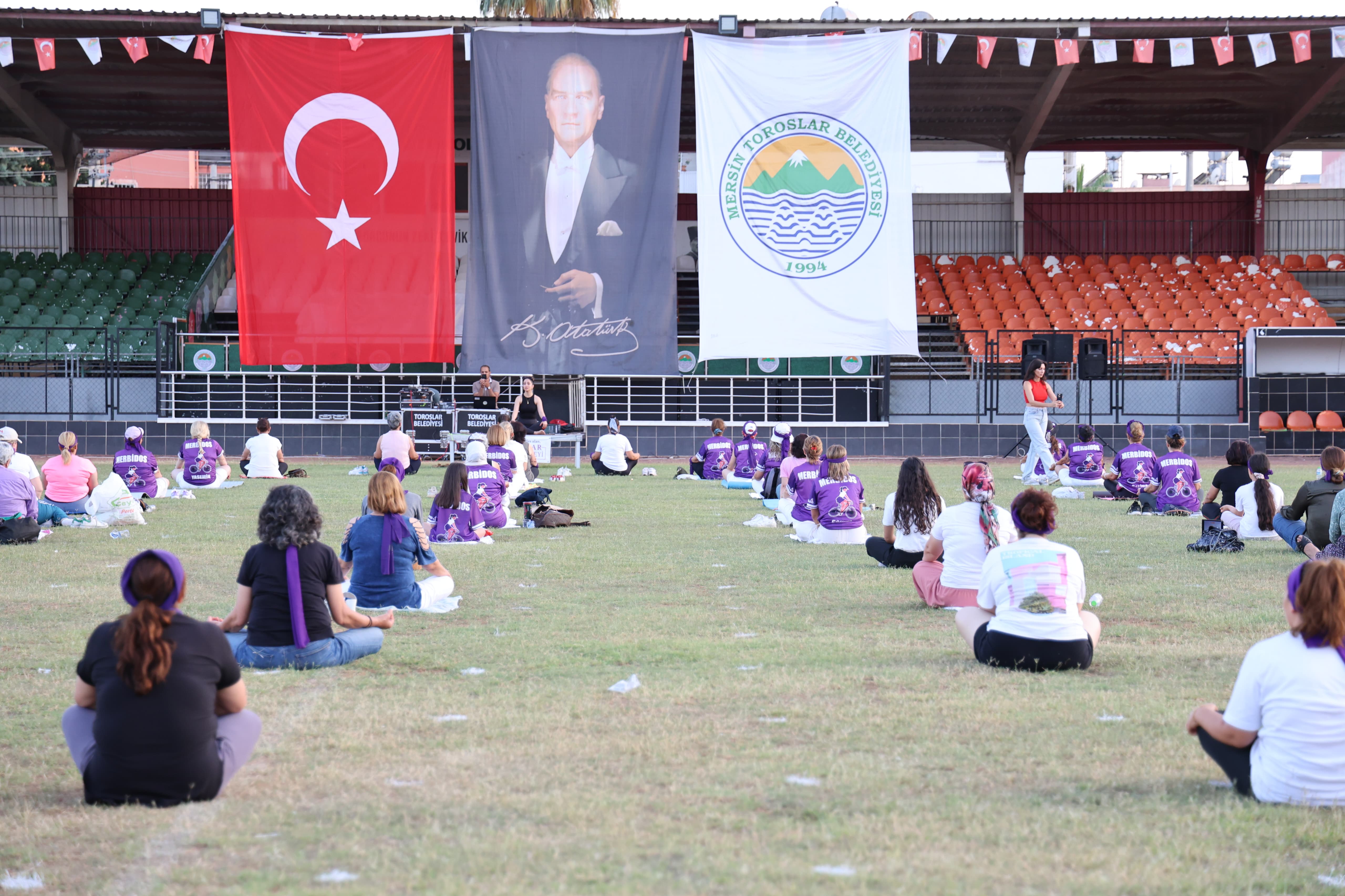 Toroslar’da 300 Kadın Yoga Yaptı