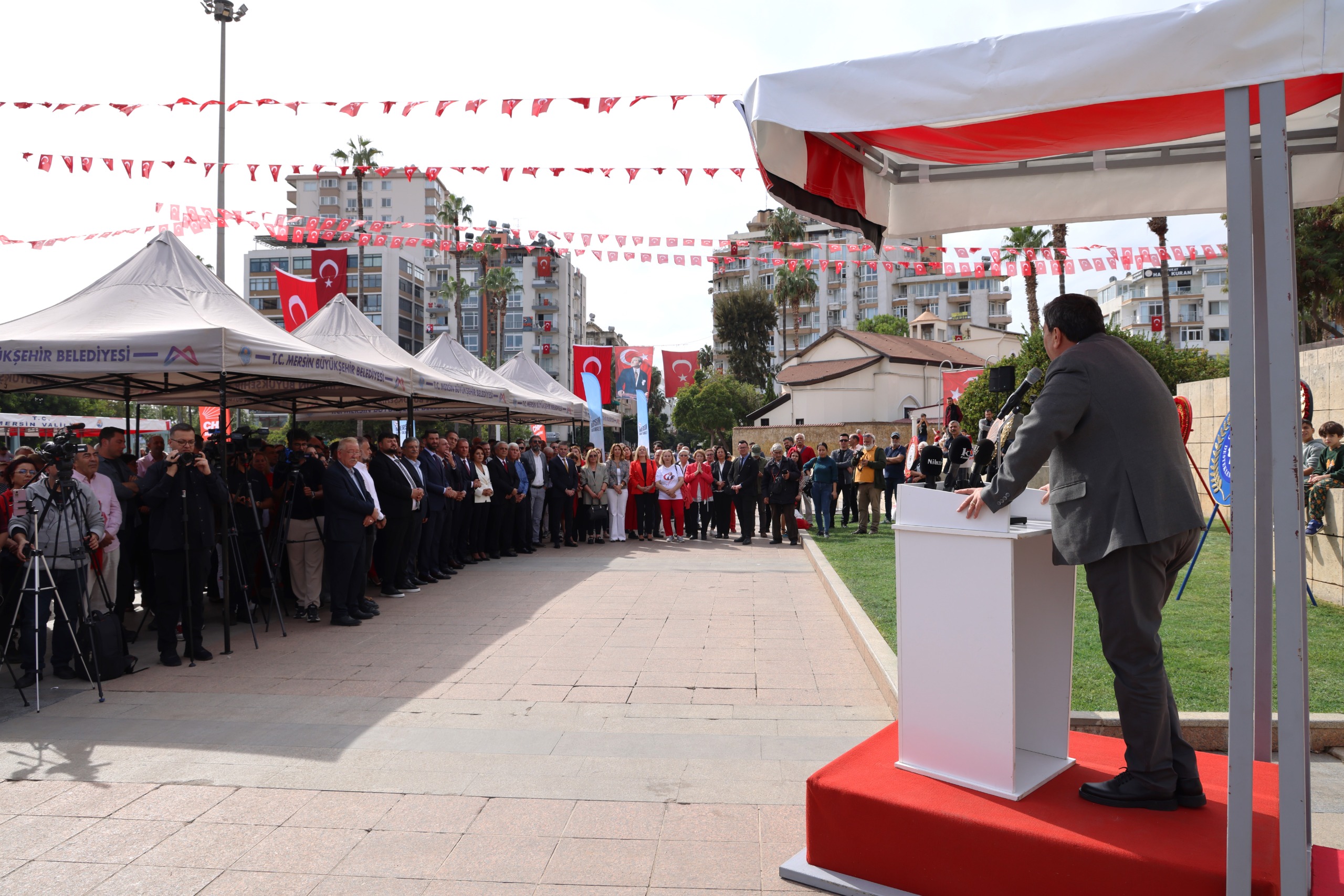“İKİNCİ YÜZYILDA CUMHURİYET’İ DEMOKRASİYLE, BARIŞLA, EŞİTLİKLE, ADALETLE DONATMALIYIZ”